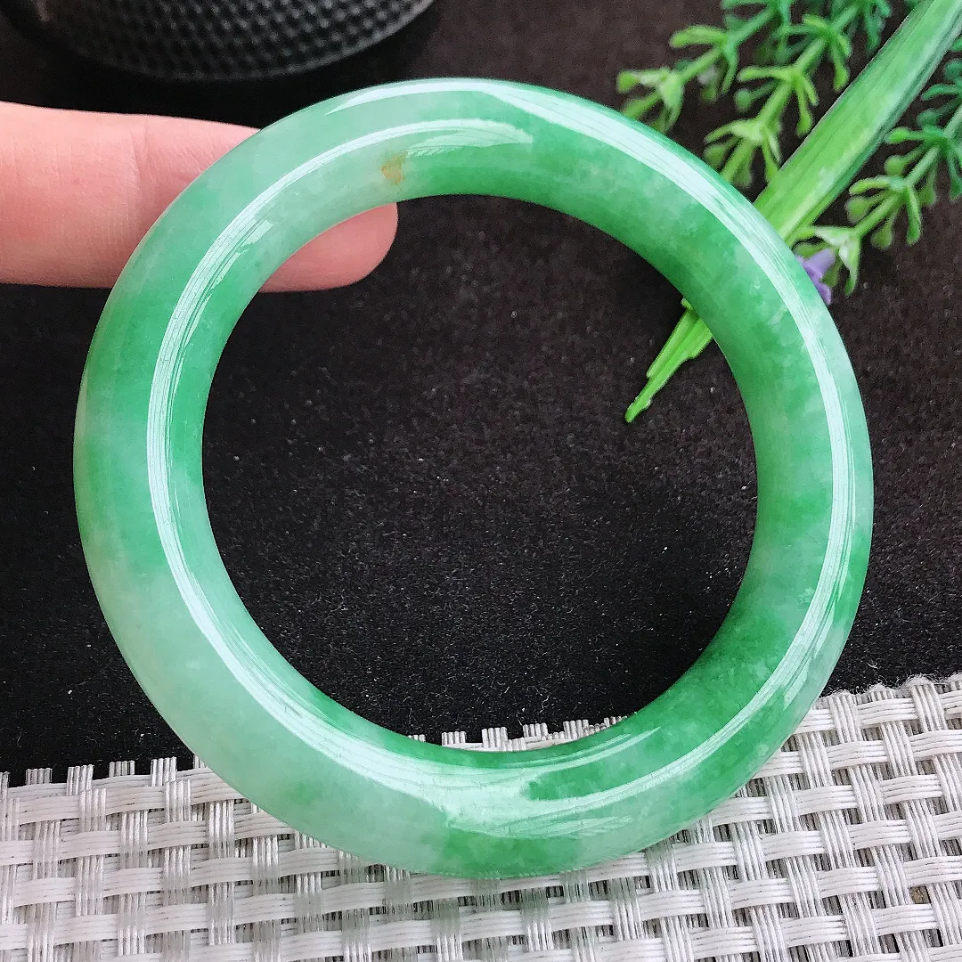 自然光55/11.2老坑精美冰润阳绿圆条手镯翡翠玉镯手环