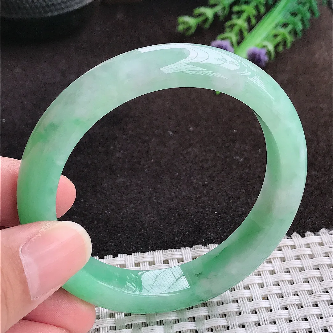 自然光55.5/11.8/8.3老坑精美飘阳绿手镯宽边翡翠玉镯手环