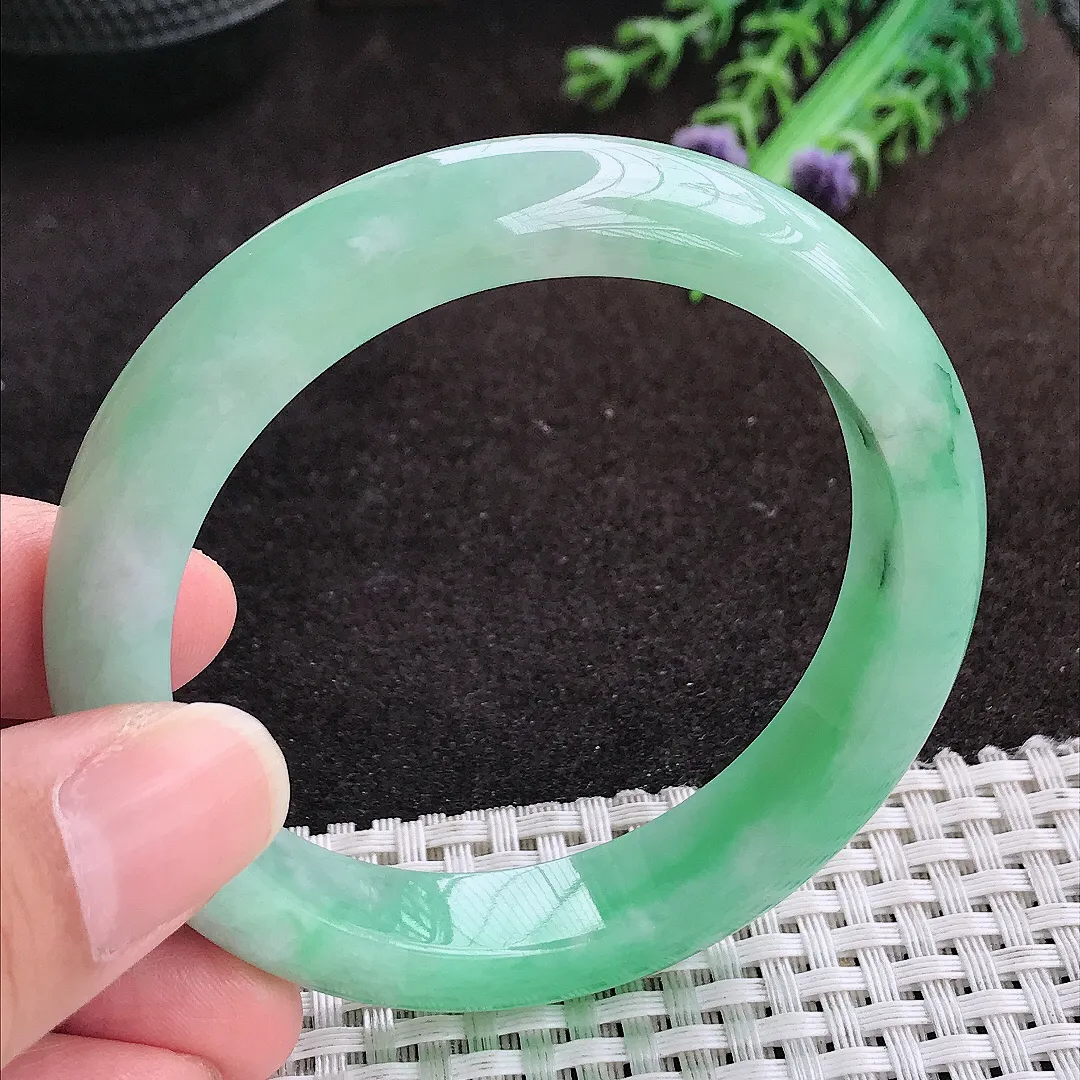 自然光55.5/11.8/8.3老坑精美飘阳绿手镯宽边翡翠玉镯手环