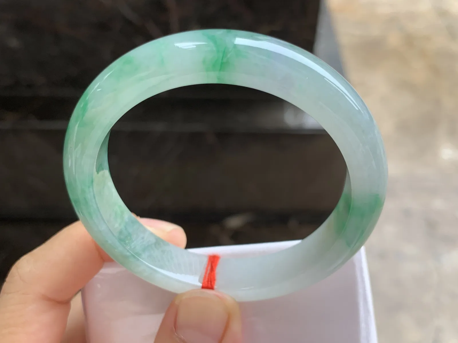 53-11.3-8mm
带色手镯  底子细腻 水润 性价比推荐