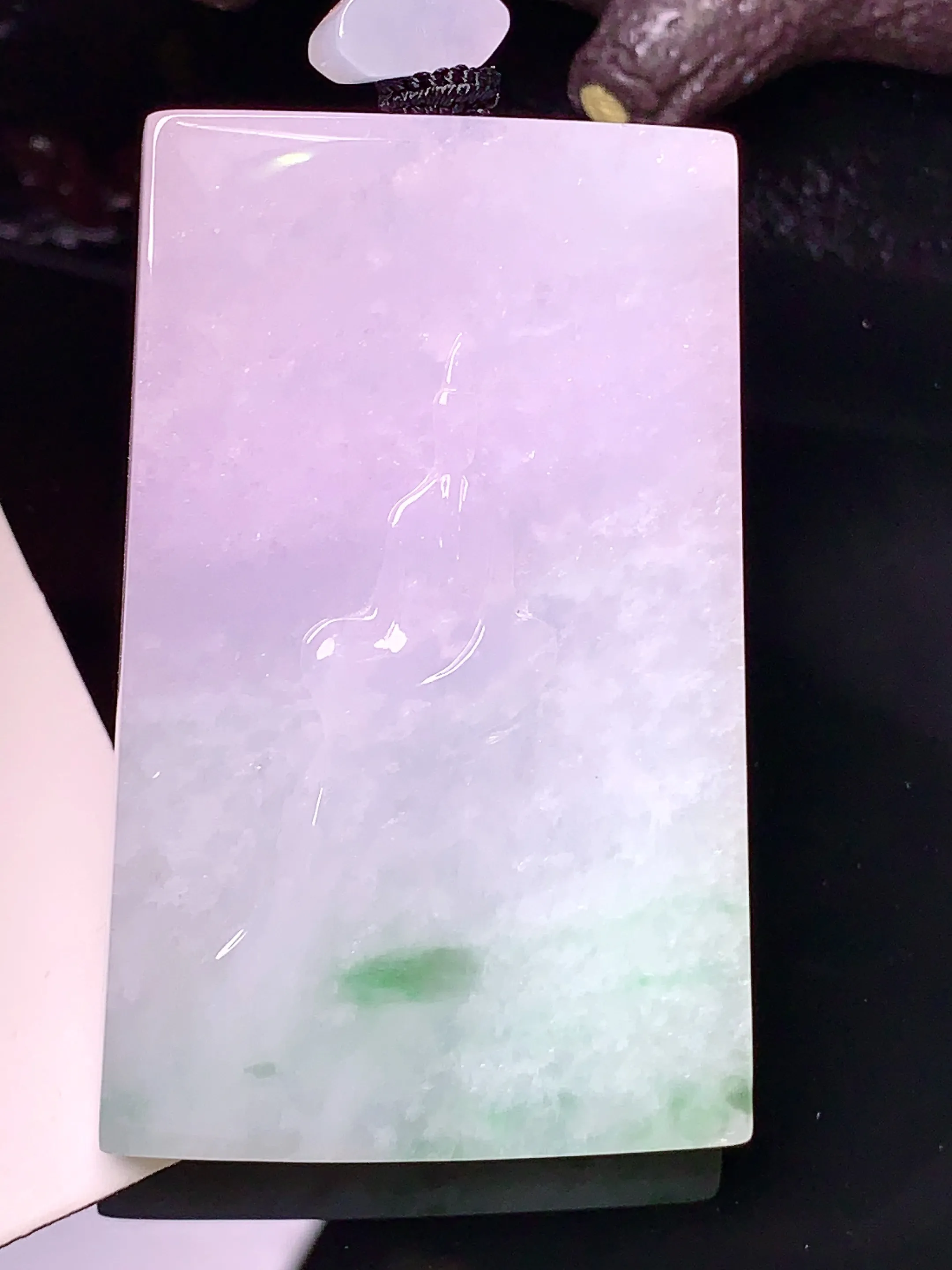 淡春彩无相观音吊坠 玉质细腻 色泽清新艳丽 整体尺寸57*36.2*6.2