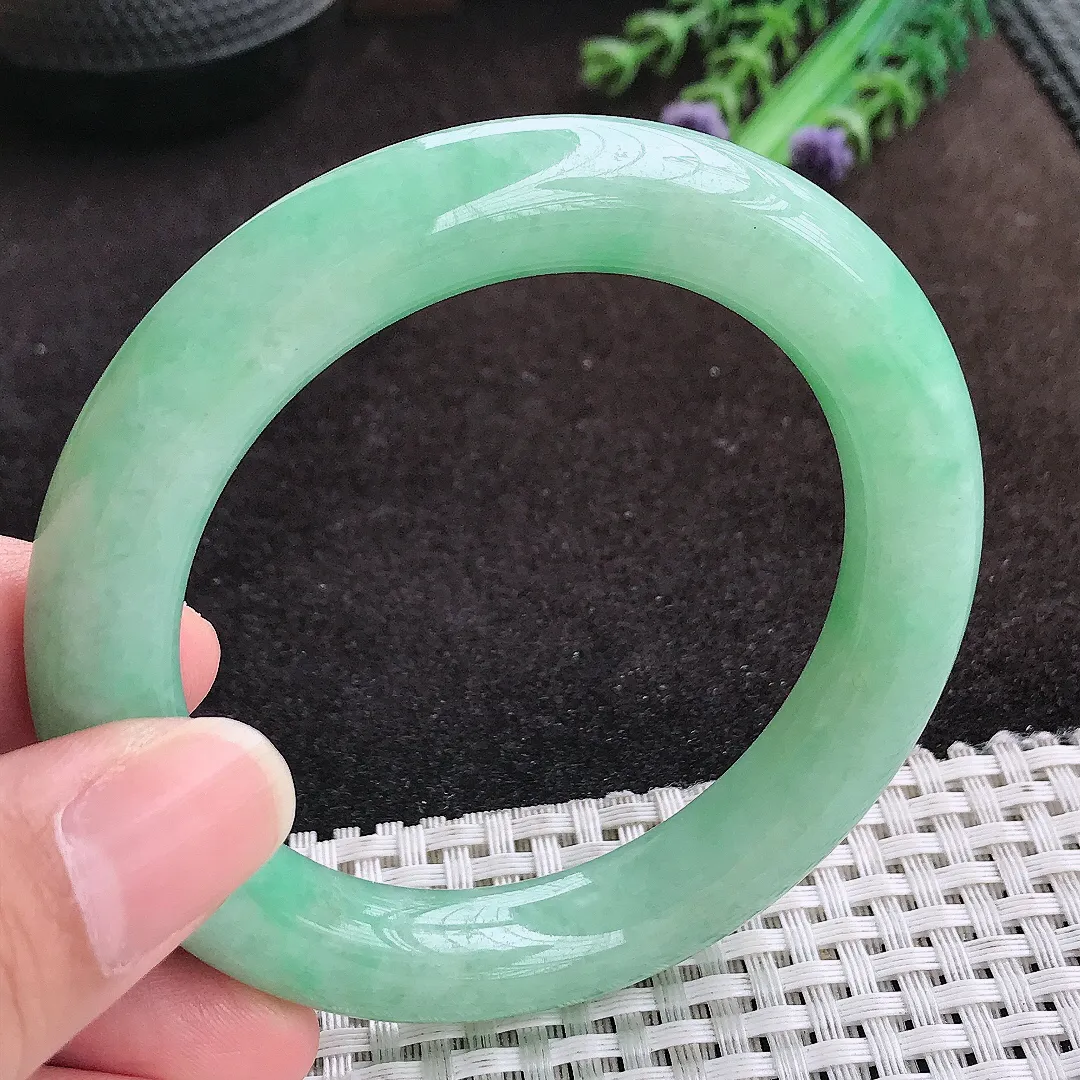 自然光55/11.2/11老坑精美温润满绿圆条手镯翡翠玉镯手环