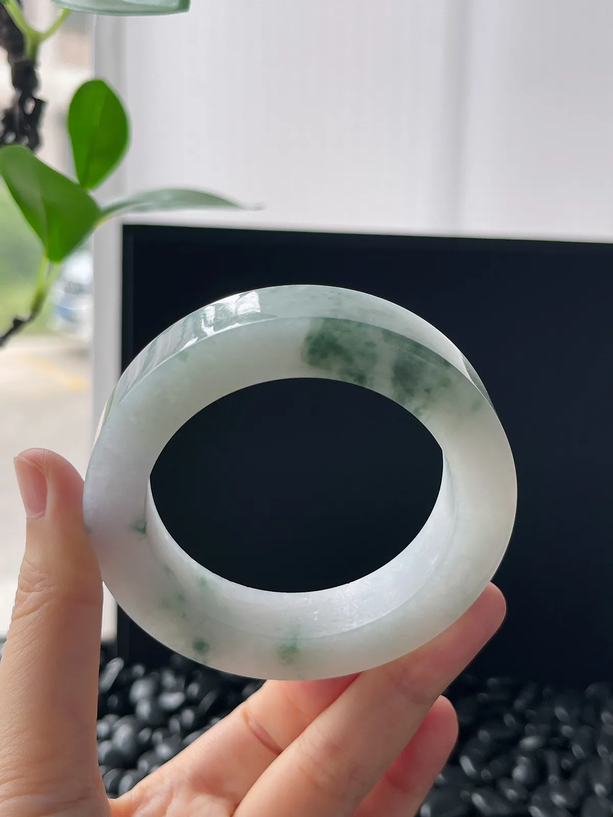 翡翠镯饼，⭕️正圈最大做56，圆条最大做52；最小做52