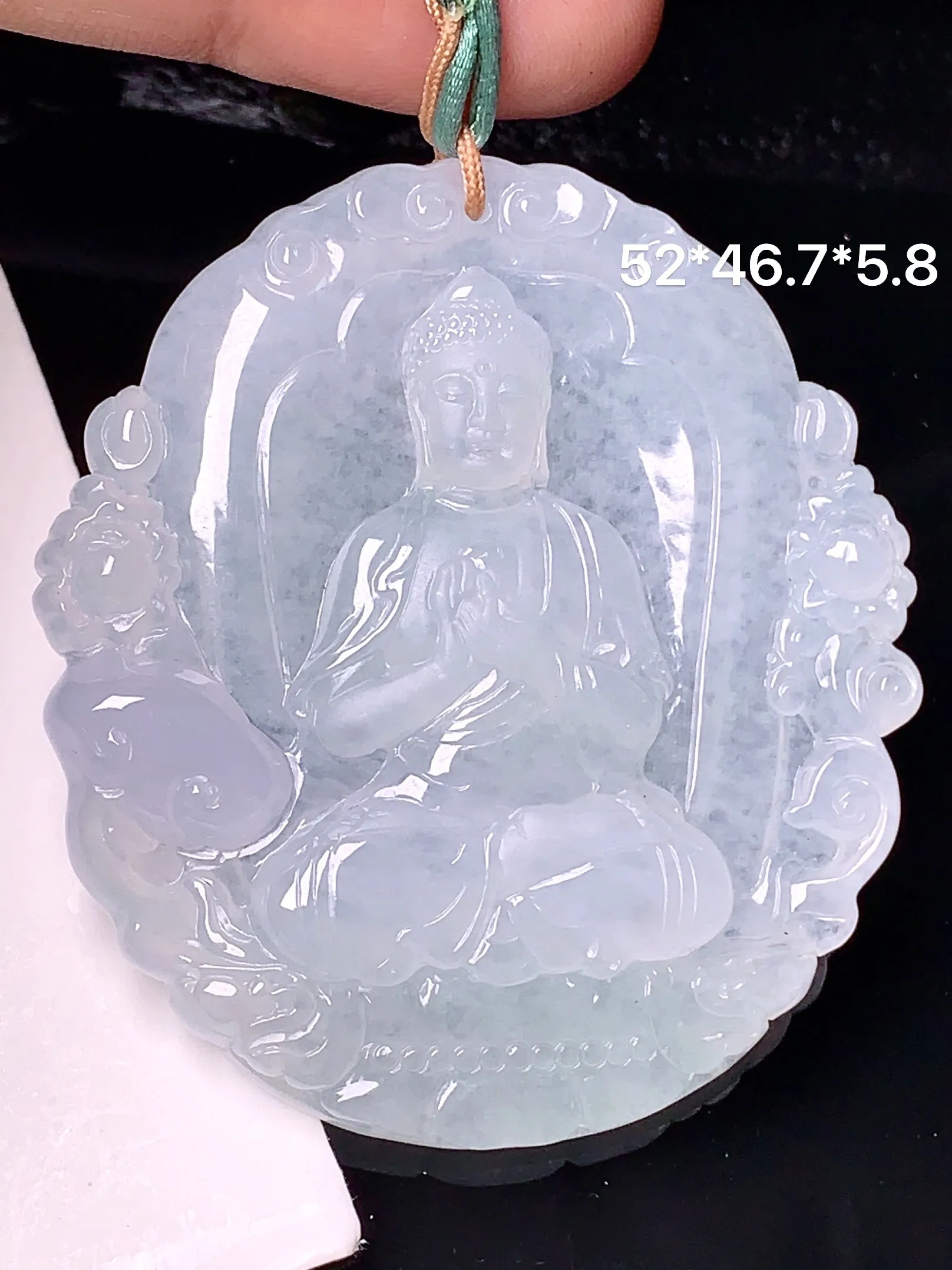 冰种大日如来佛祖吊坠 玉质细腻 色泽清新艳丽 整体尺寸52*46.7*5.8