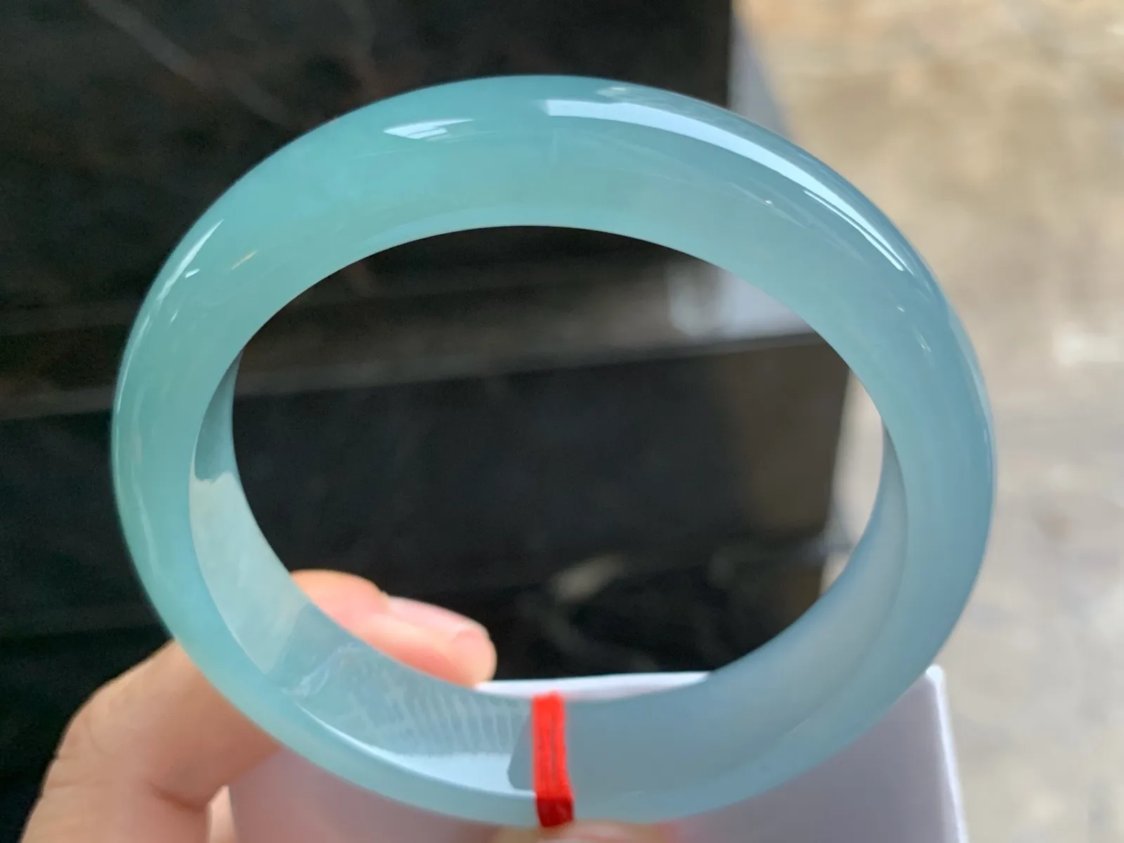 57-13-8.3mm
冰种蓝底手镯 冰透莹润 颜色漂亮