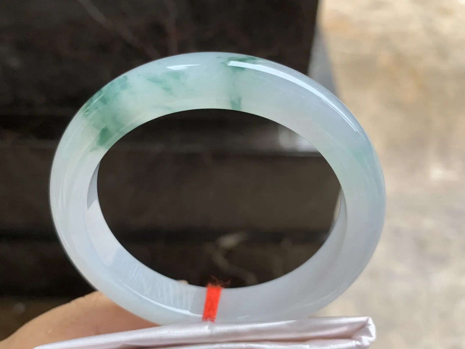 54.5-10.4-8.5mm
冰种飘花手镯 水润光泽 干净清爽