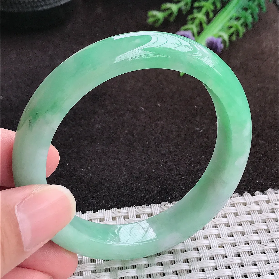 自然光55.5/11.8/8.3老坑精美飘阳绿手镯宽边翡翠玉镯手环