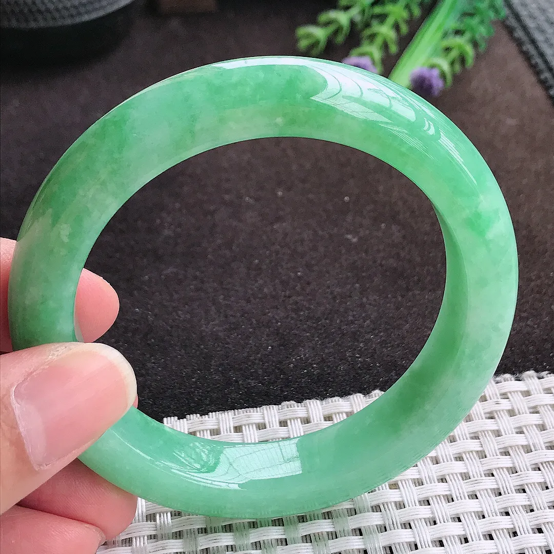 自然光57.5/12.6/9.6老坑精美温润满绿阳绿手镯宽边翡翠玉镯手环