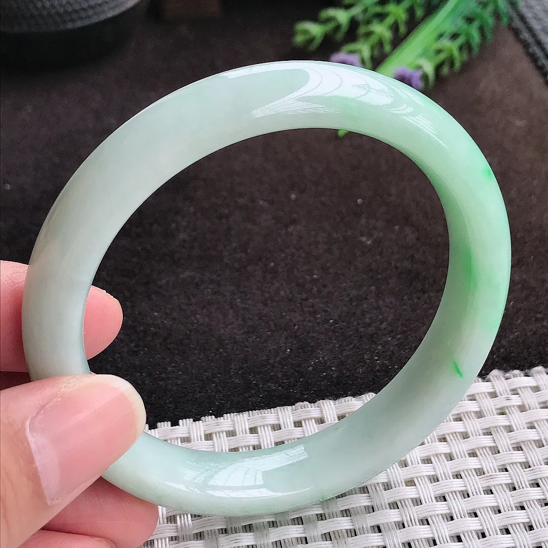 自然光60/12.3/8.6老坑精美温润飘绿手镯宽边翡翠玉镯手环