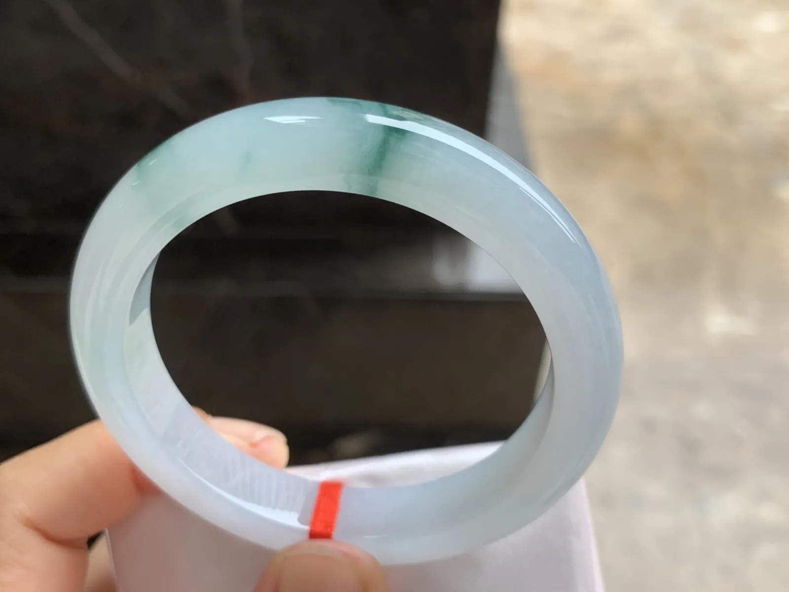 54.5-10.4-8.5mm
冰种飘花手镯 水润光泽 干净清爽