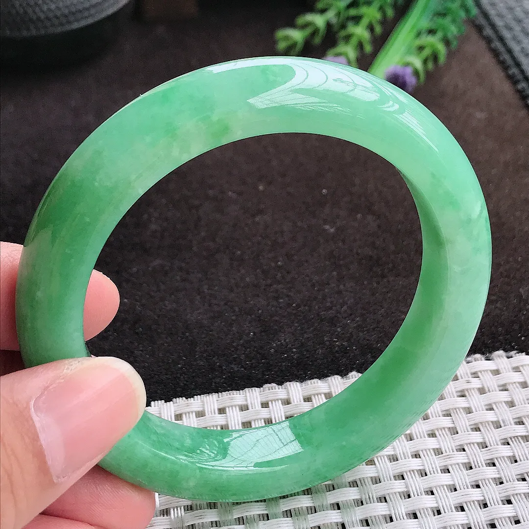 自然光57.5/12.6/9.6老坑精美温润满绿阳绿手镯宽边翡翠玉镯手环