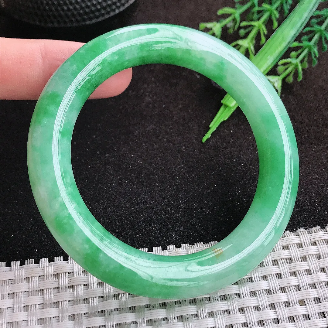 自然光55/11.2老坑精美冰润阳绿圆条手镯翡翠玉镯手环