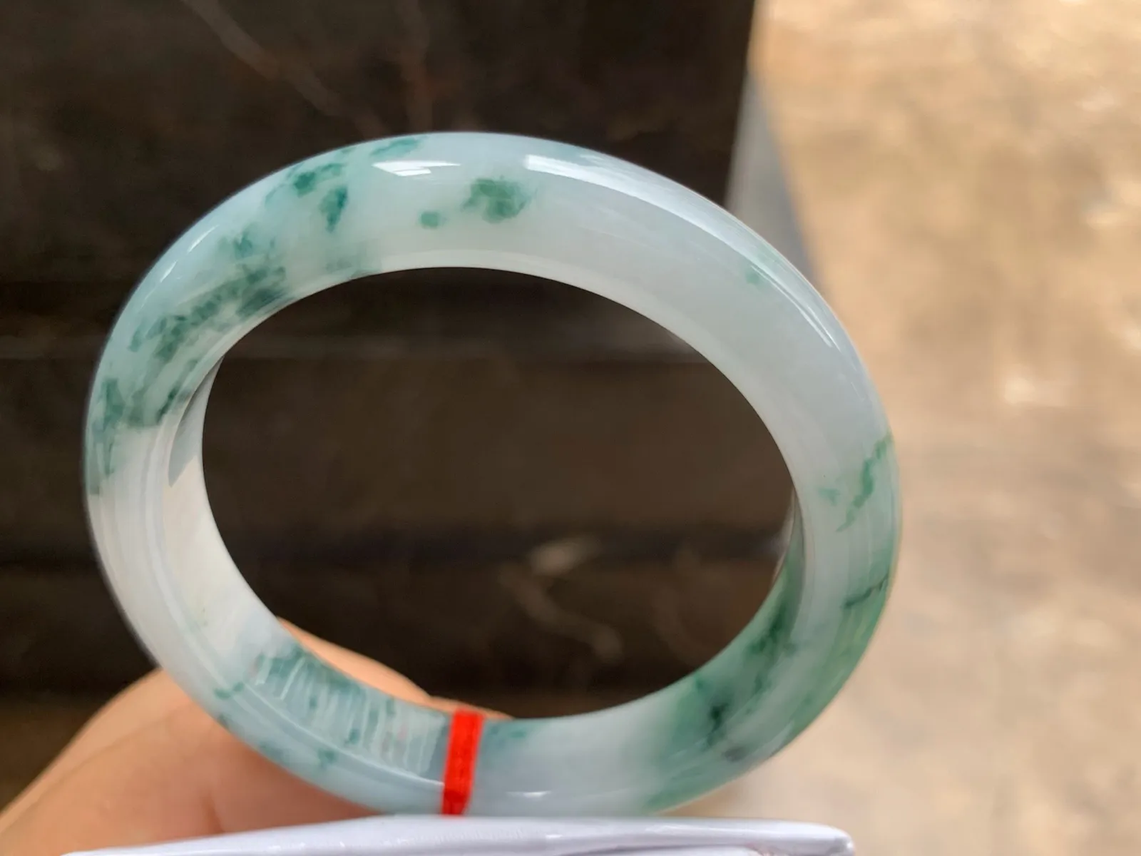 55.5-11.7-8.7mm
飘花手镯 底子细腻 花色特别