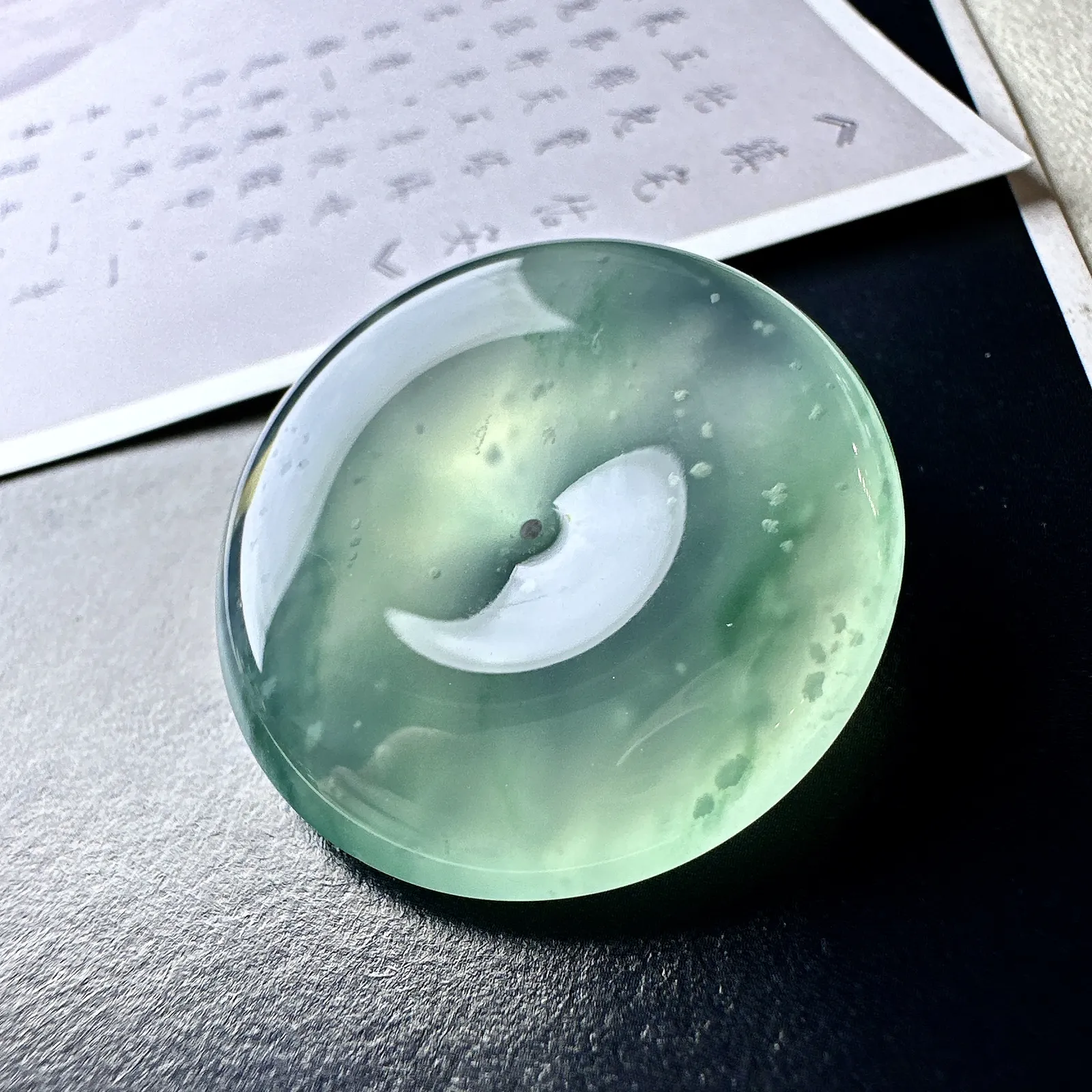 【冰种飘花平安大扣】老坑雪花棉，质地细腻，品质很好，冰感十足，胶感明显，收藏品质