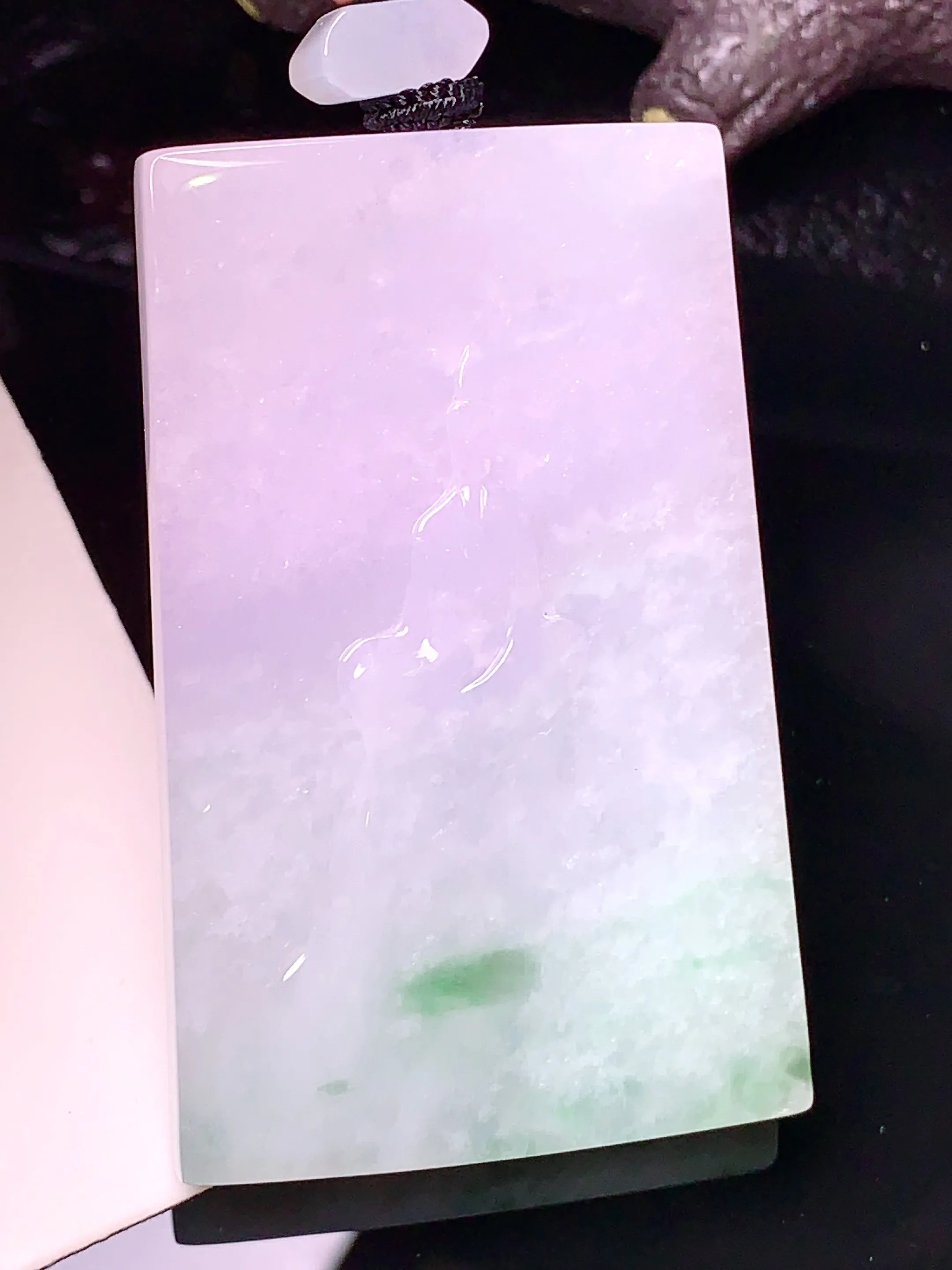 淡春彩无相观音吊坠 玉质细腻 色泽清新艳丽 整体尺寸57*36.2*6.2