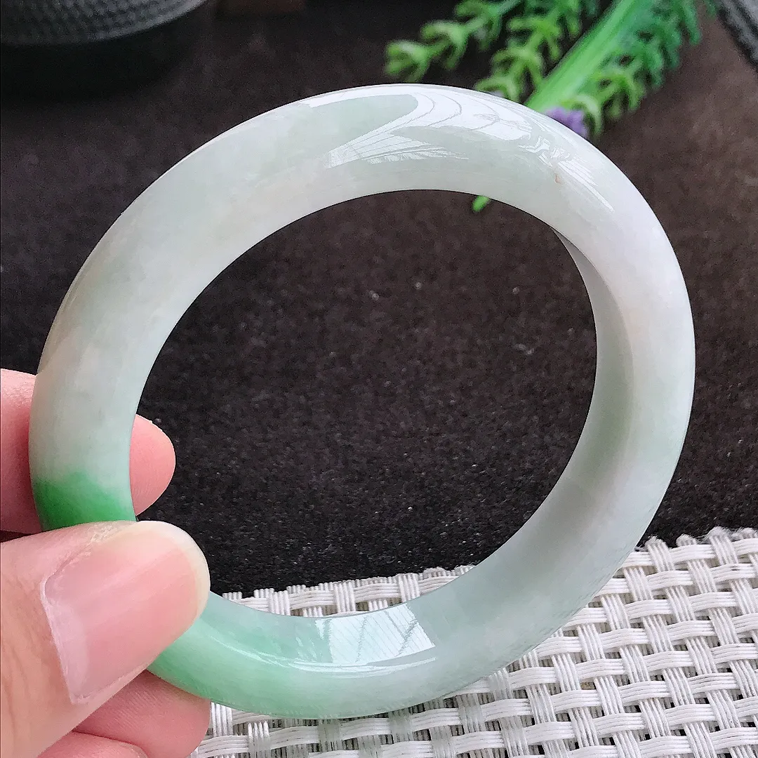 自然光55.5/11.7/9.2老坑精美温润飘阳绿手镯宽边翡翠玉镯手环