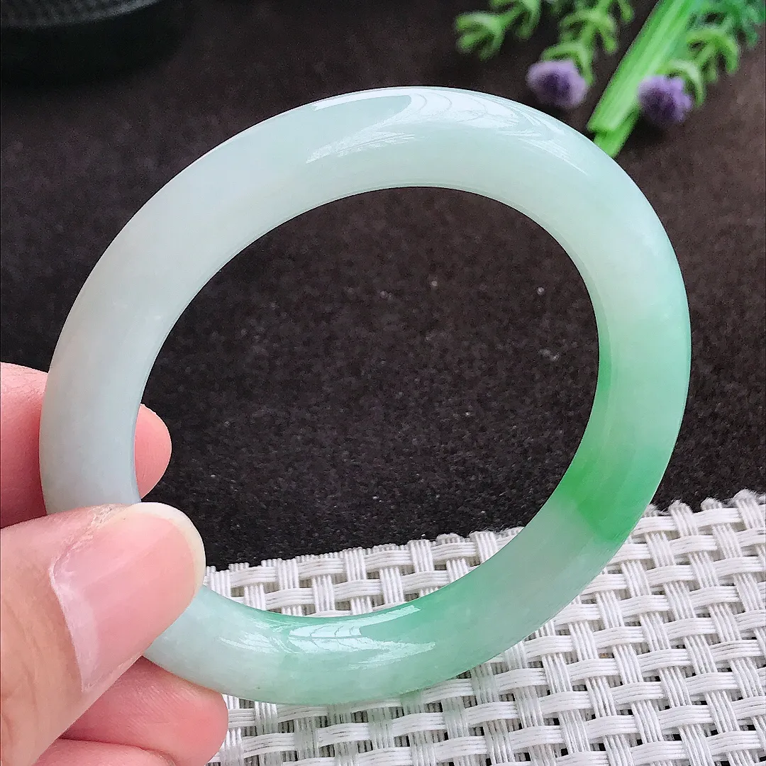 自然光51.5/8.5/9.5小圈口老坑精美冰润飘阳绿圆条手镯翡翠玉镯手环