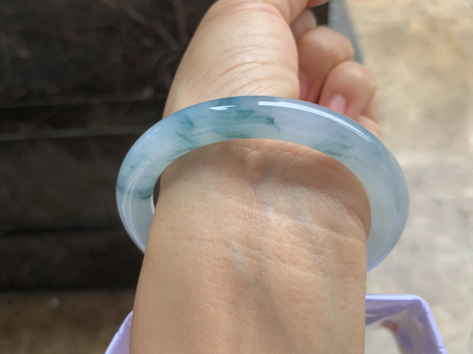54.5-9mm
冰种飘花圆条手镯 水润蓝花 底子干净清爽