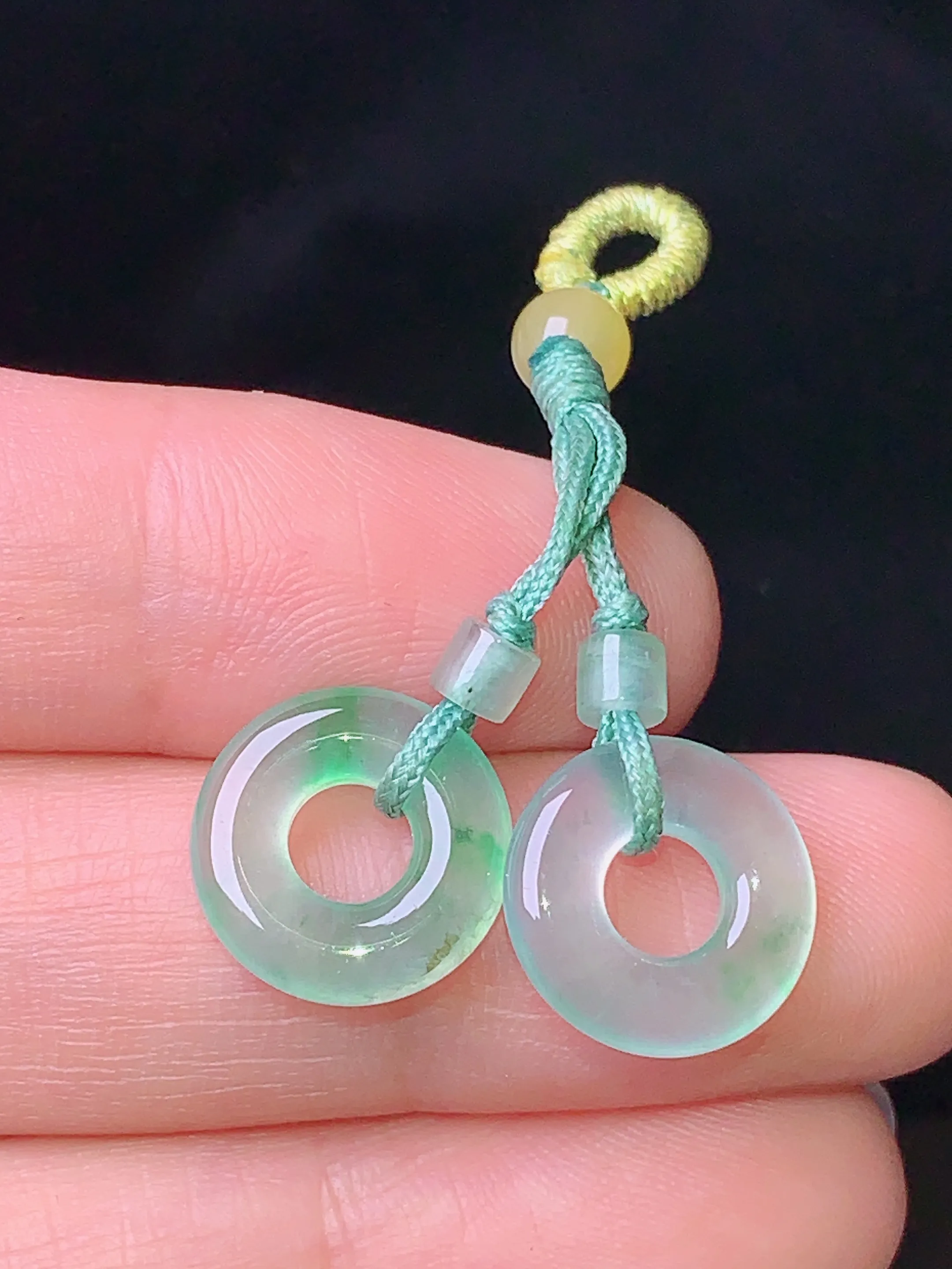 飘绿平安环一对 吊坠 玉质细腻 色泽清新艳丽 整体尺寸12*3