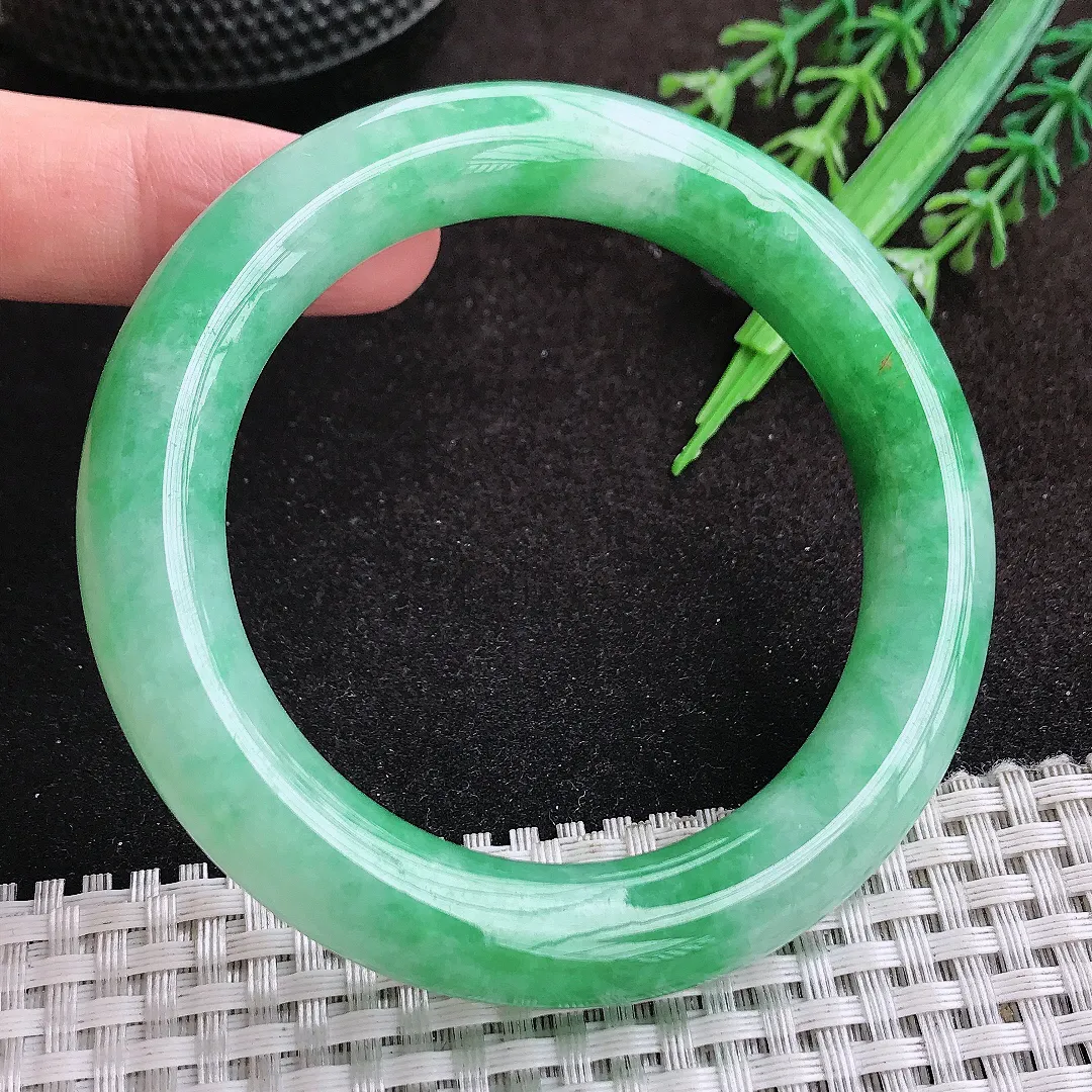 自然光55/11.2老坑精美冰润阳绿圆条手镯翡翠玉镯手环