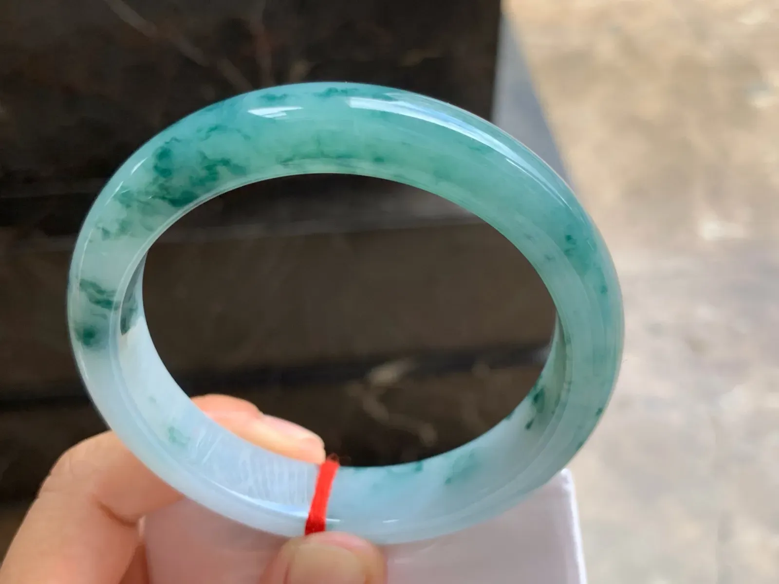 60-12.7-8.5mm
糯冰飘花手镯 底子细腻 大圈口