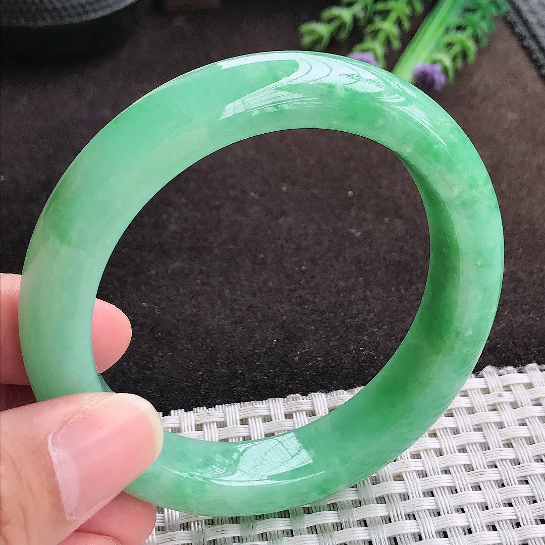 自然光57.5/12.6/9.6老坑精美温润满绿阳绿手镯宽边翡翠玉镯手环