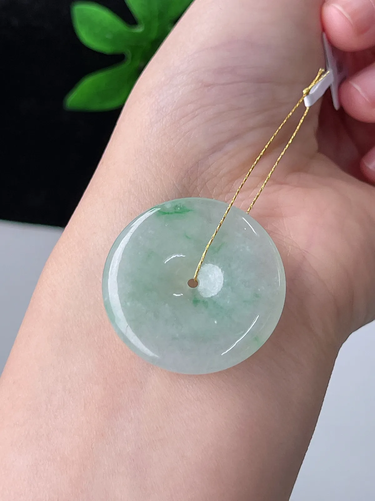 翡翠冰糯种飘绿平安扣