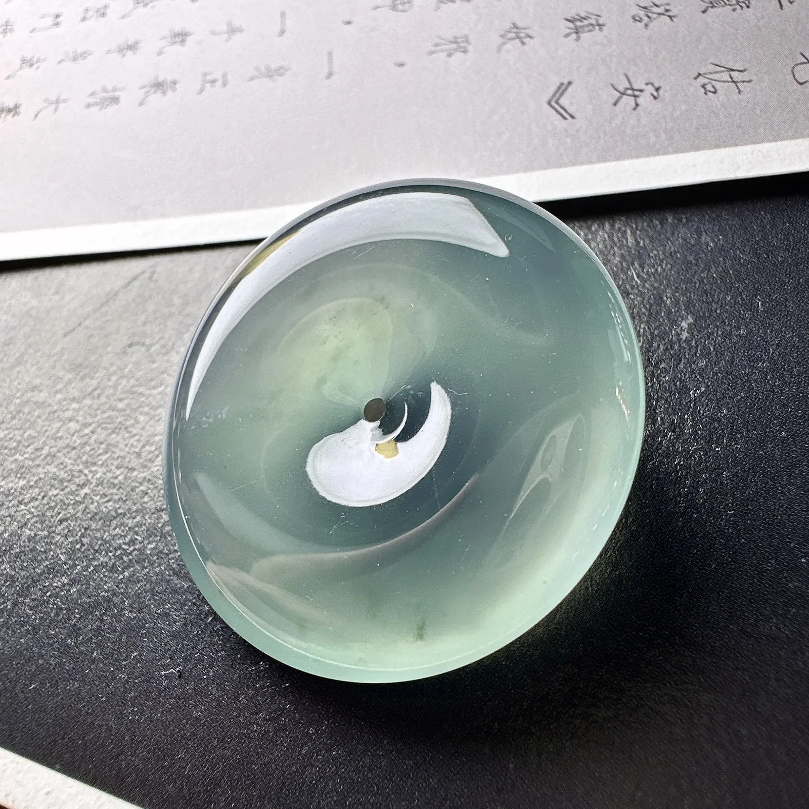 【冰种飘花平安大扣】老坑雪花棉，质地细腻，品质很好，冰感十足，胶感明显，收藏品质
