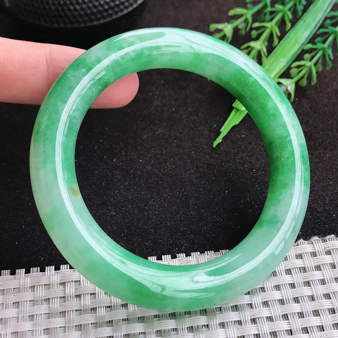 自然光55/11.2老坑精美冰润阳绿圆条手镯翡翠玉镯手环