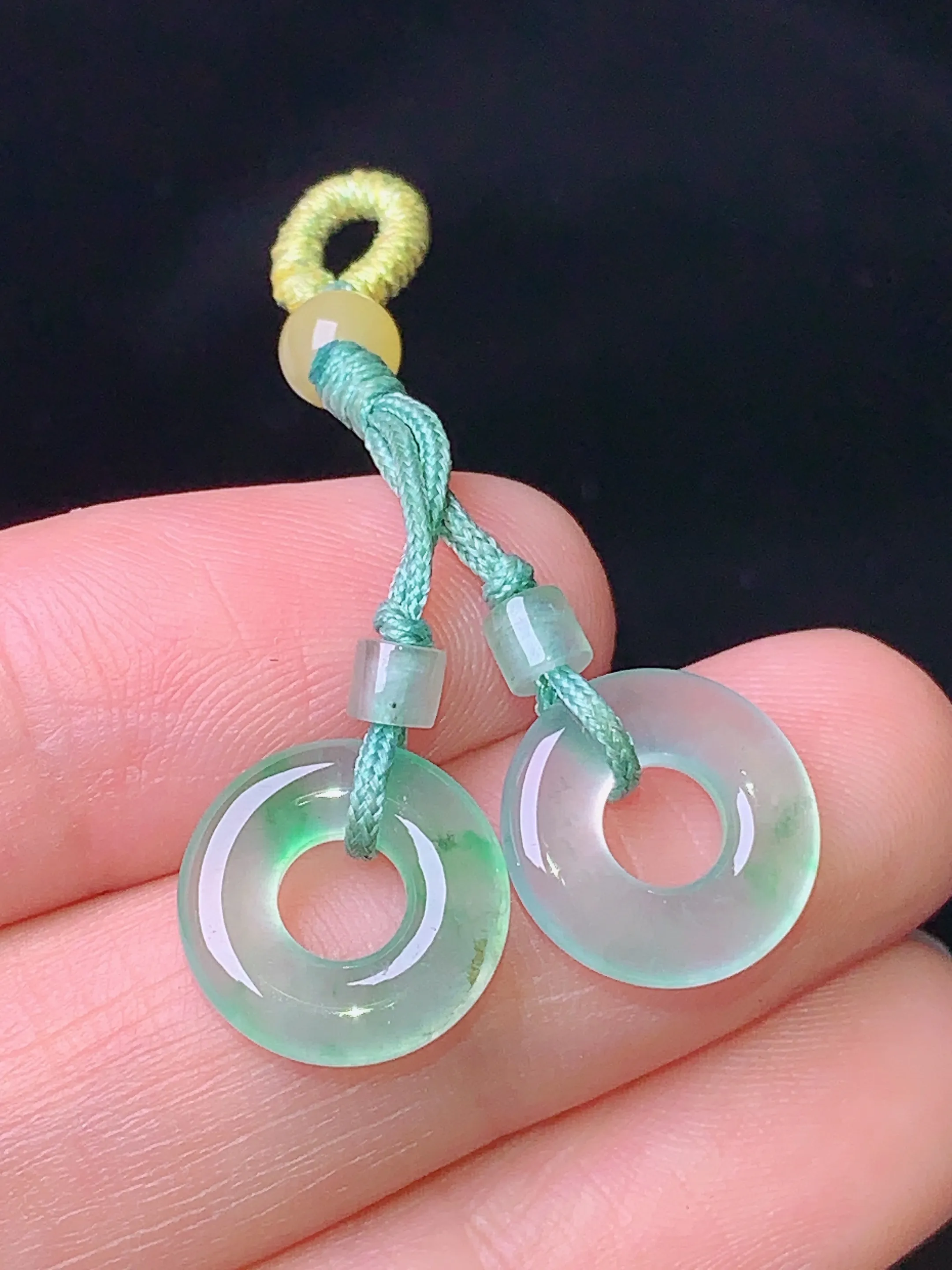 飘绿平安环一对 吊坠 玉质细腻 色泽清新艳丽 整体尺寸12*3