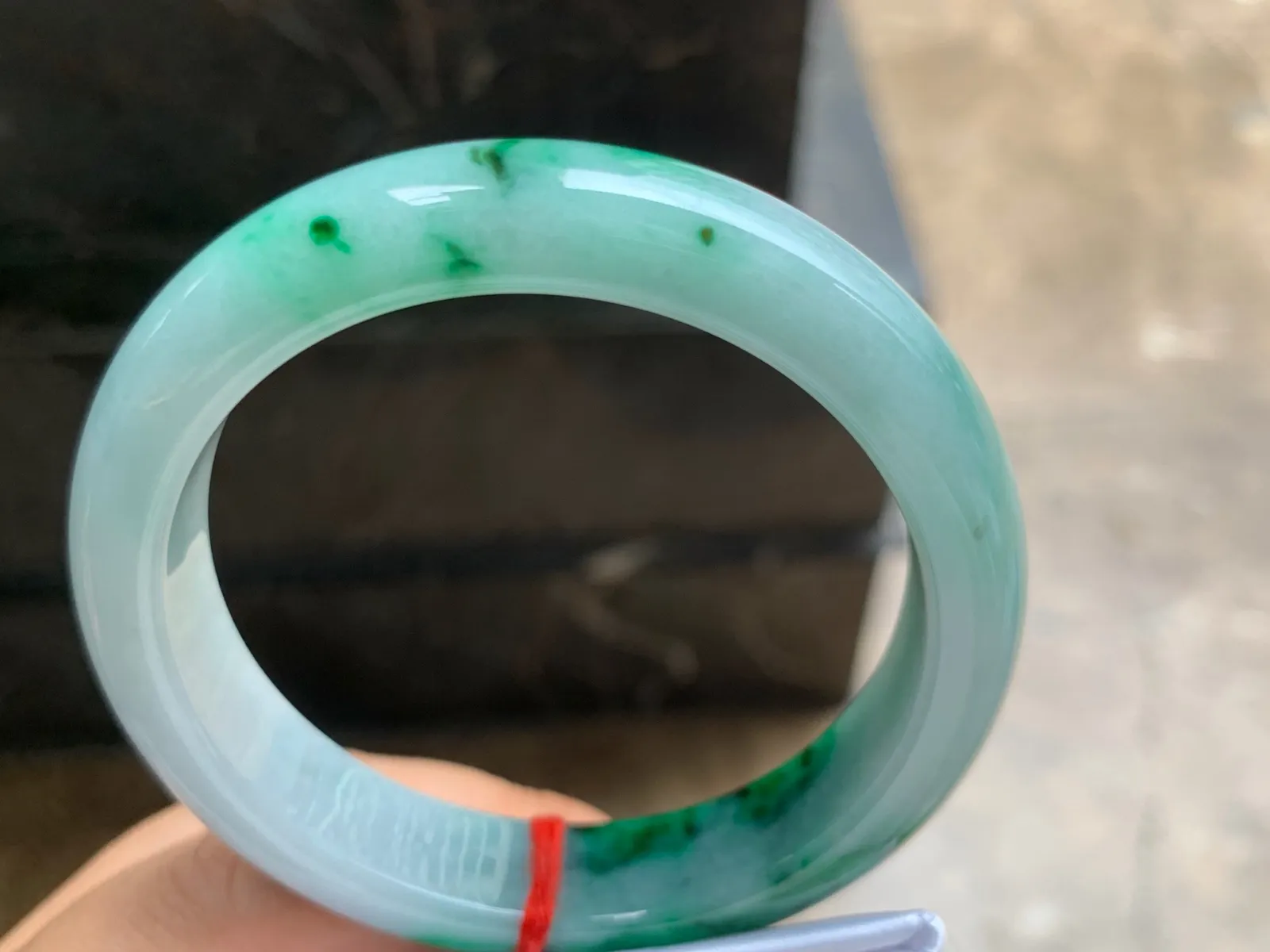 56.5-12.8-8.3mm
带色手镯 底子细腻 颜色浓郁