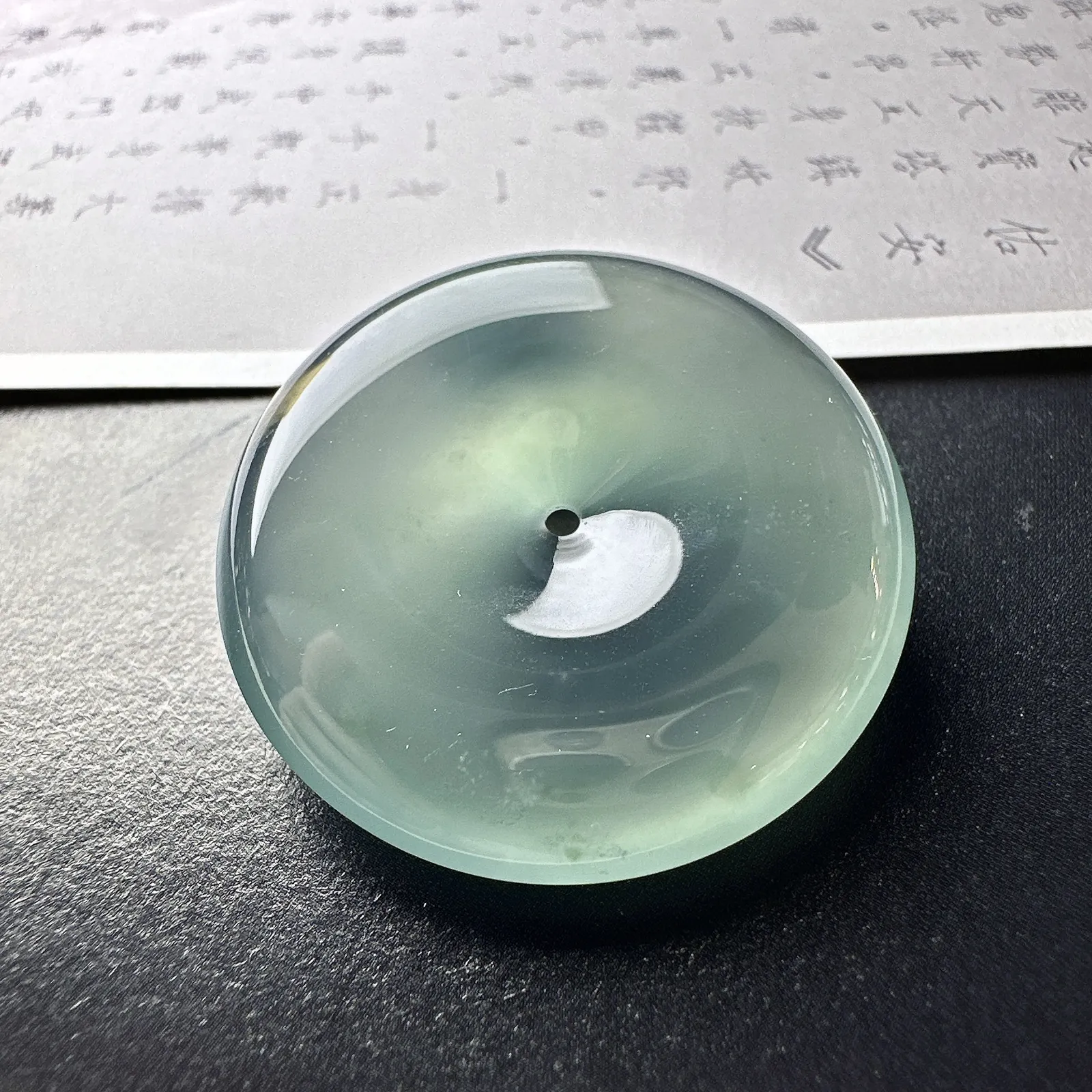 【冰种飘花平安大扣】老坑雪花棉，质地细腻，品质很好，冰感十足，胶感明显，收藏品质