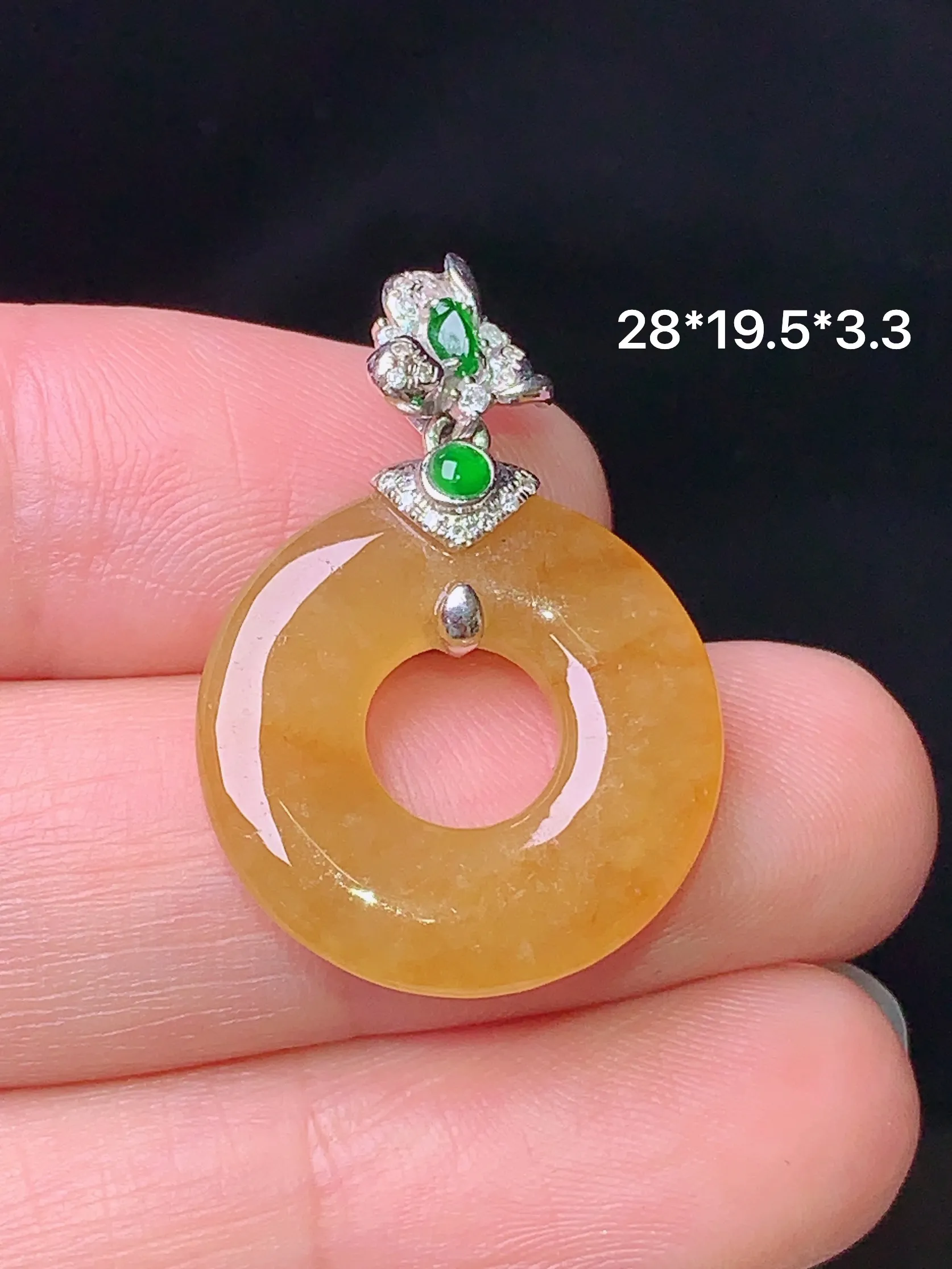 18k金钻镶嵌黄翡平安环吊坠 玉质细腻 色泽清新艳丽 整体尺寸28*19.5*3.3