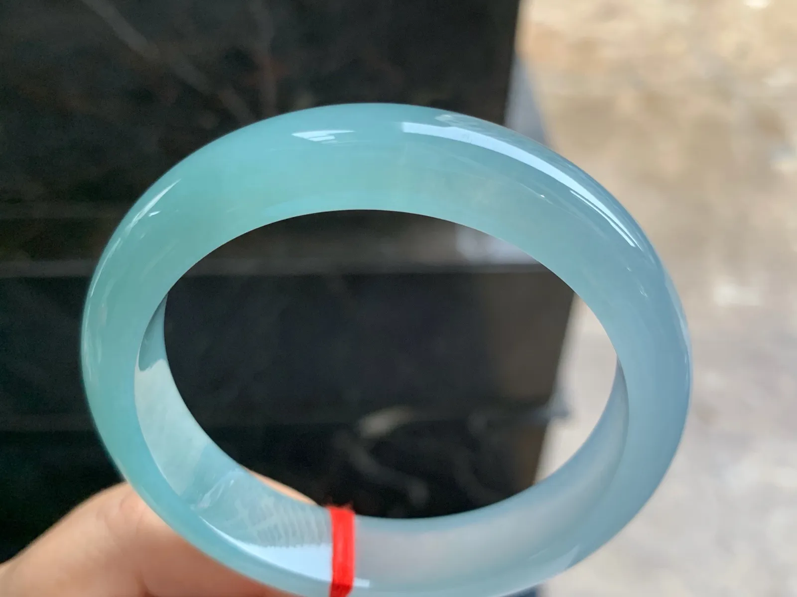 57-13-8.3mm
冰种蓝底手镯 冰透莹润 颜色漂亮