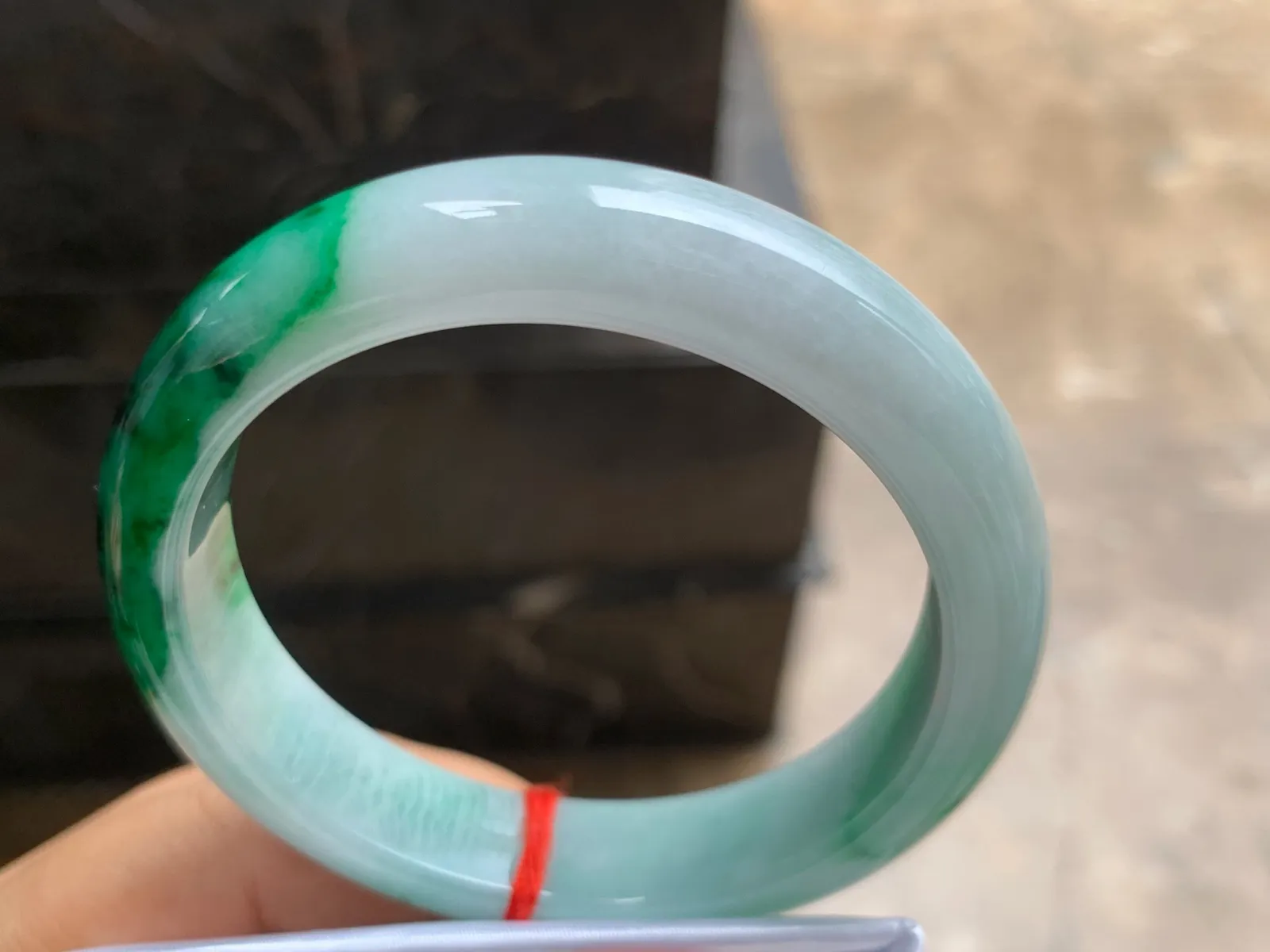56.5-12.8-8.3mm
带色手镯 底子细腻 颜色浓郁
