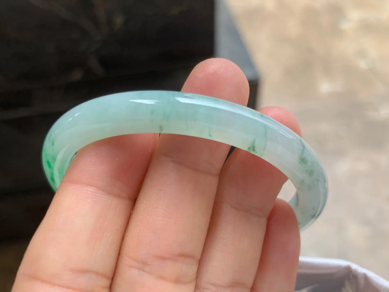 52.5-7.5-6.5mm
冰种带色贵妃手镯 底子细腻 水润 正圈50可带