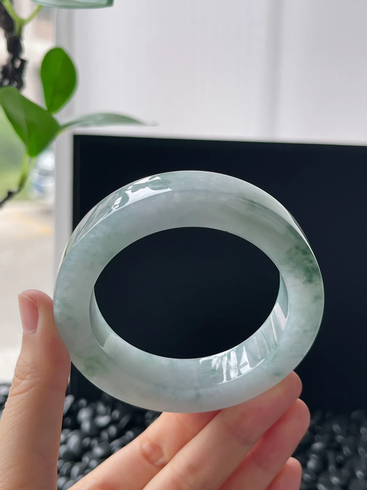 翡翠镯饼，⭕️正圈最大做57，圆条最大做53；最小做53