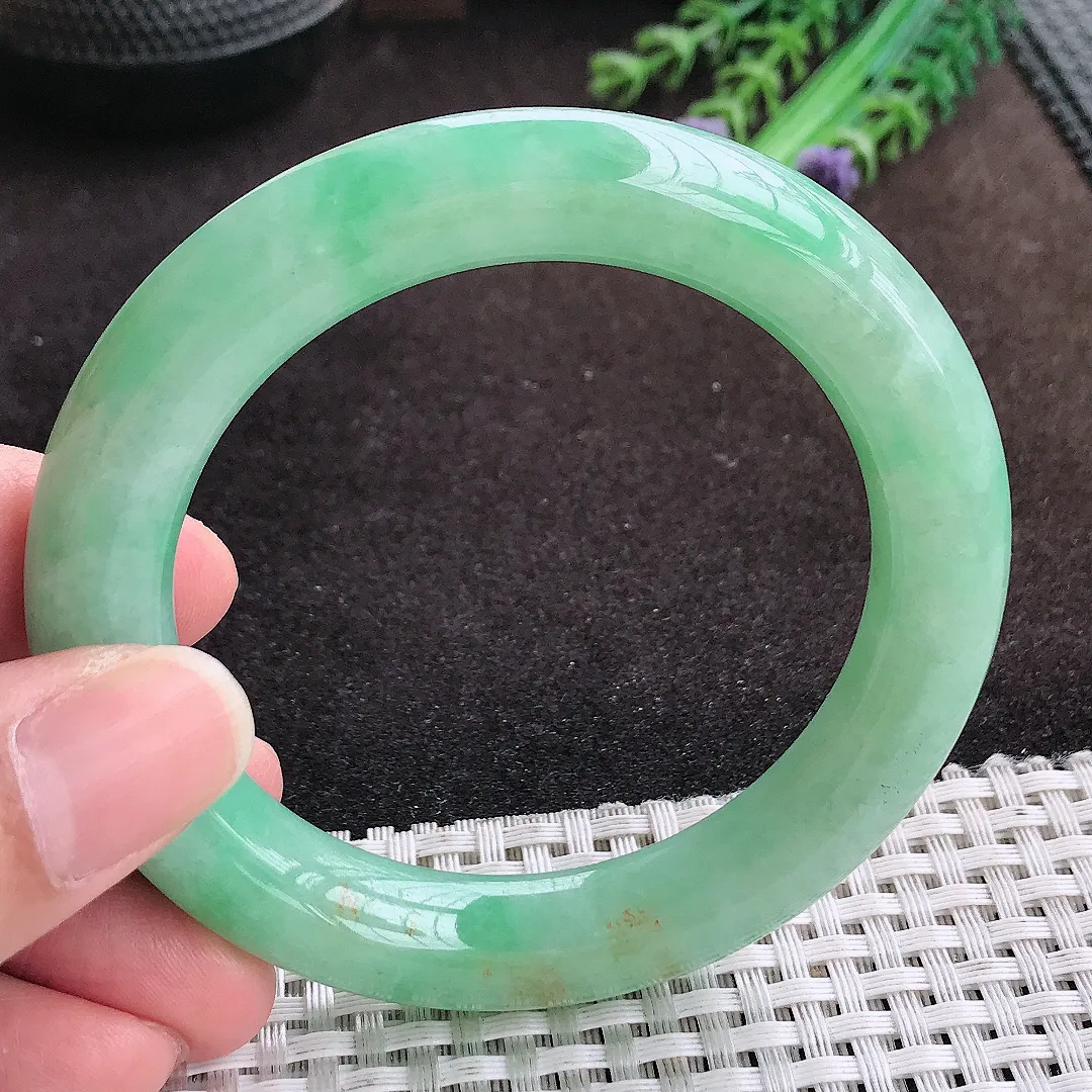 自然光55/11.2/11老坑精美温润满绿圆条手镯翡翠玉镯手环