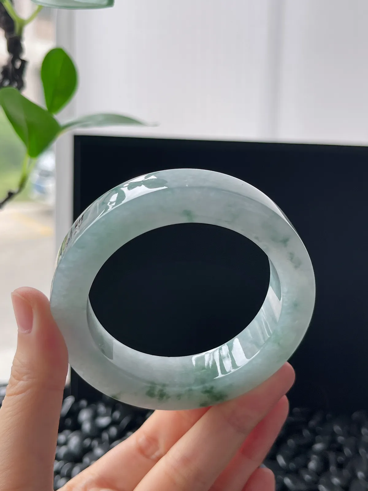 翡翠镯饼，⭕️正圈最大做57，圆条最大做53；最小做53