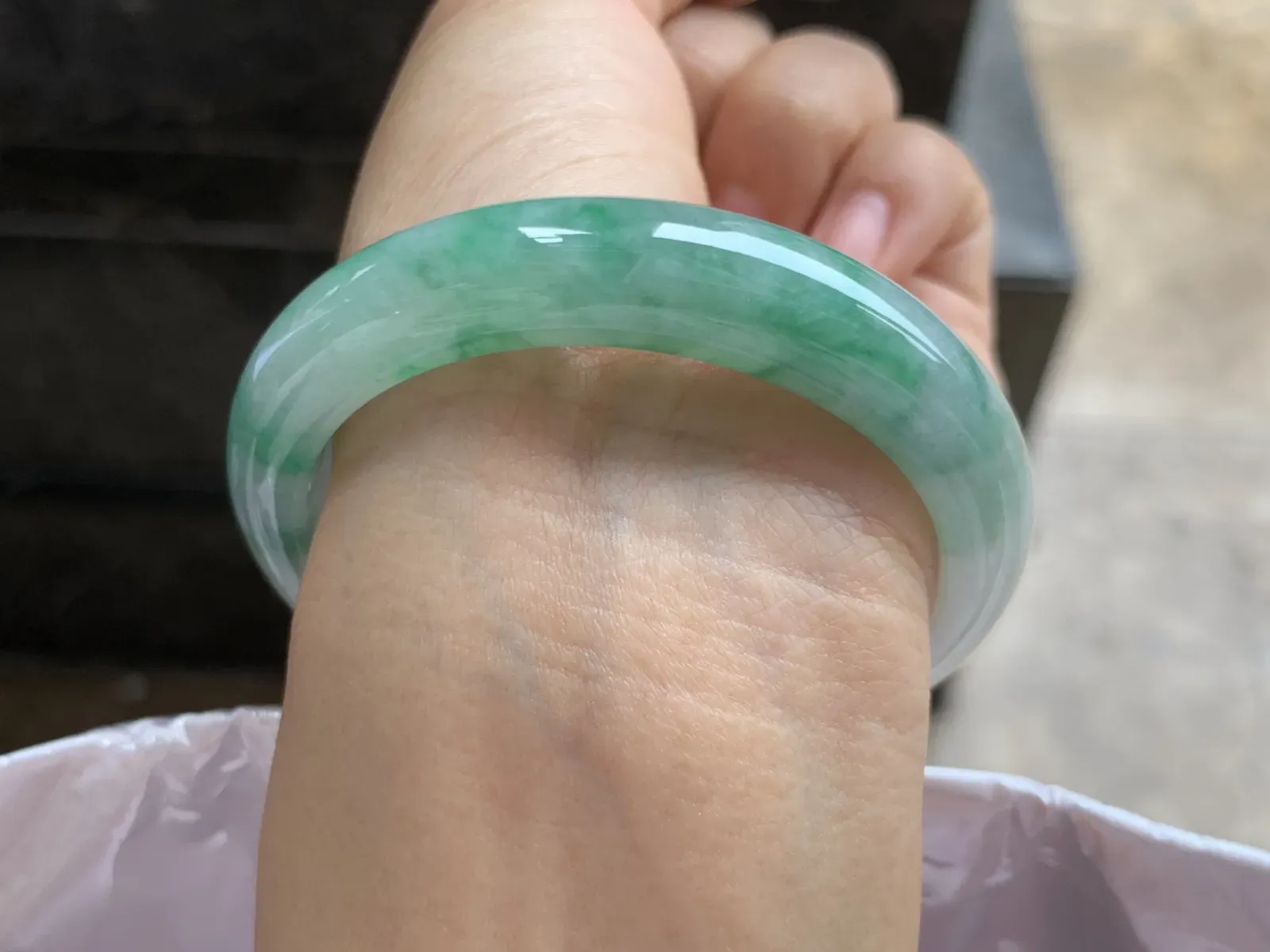 53-11.3-8mm
带色手镯  底子细腻 水润 性价比推荐