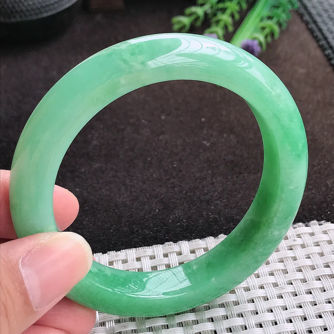 自然光57.5/12.6/9.6老坑精美温润满绿阳绿手镯宽边翡翠玉镯手环