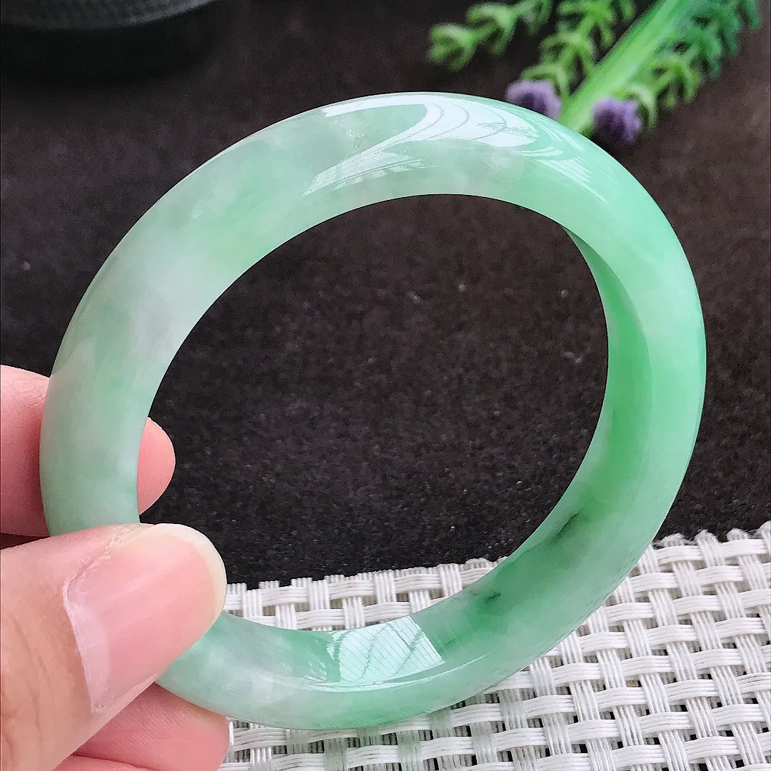 自然光55.5/11.8/8.3老坑精美飘阳绿手镯宽边翡翠玉镯手环
