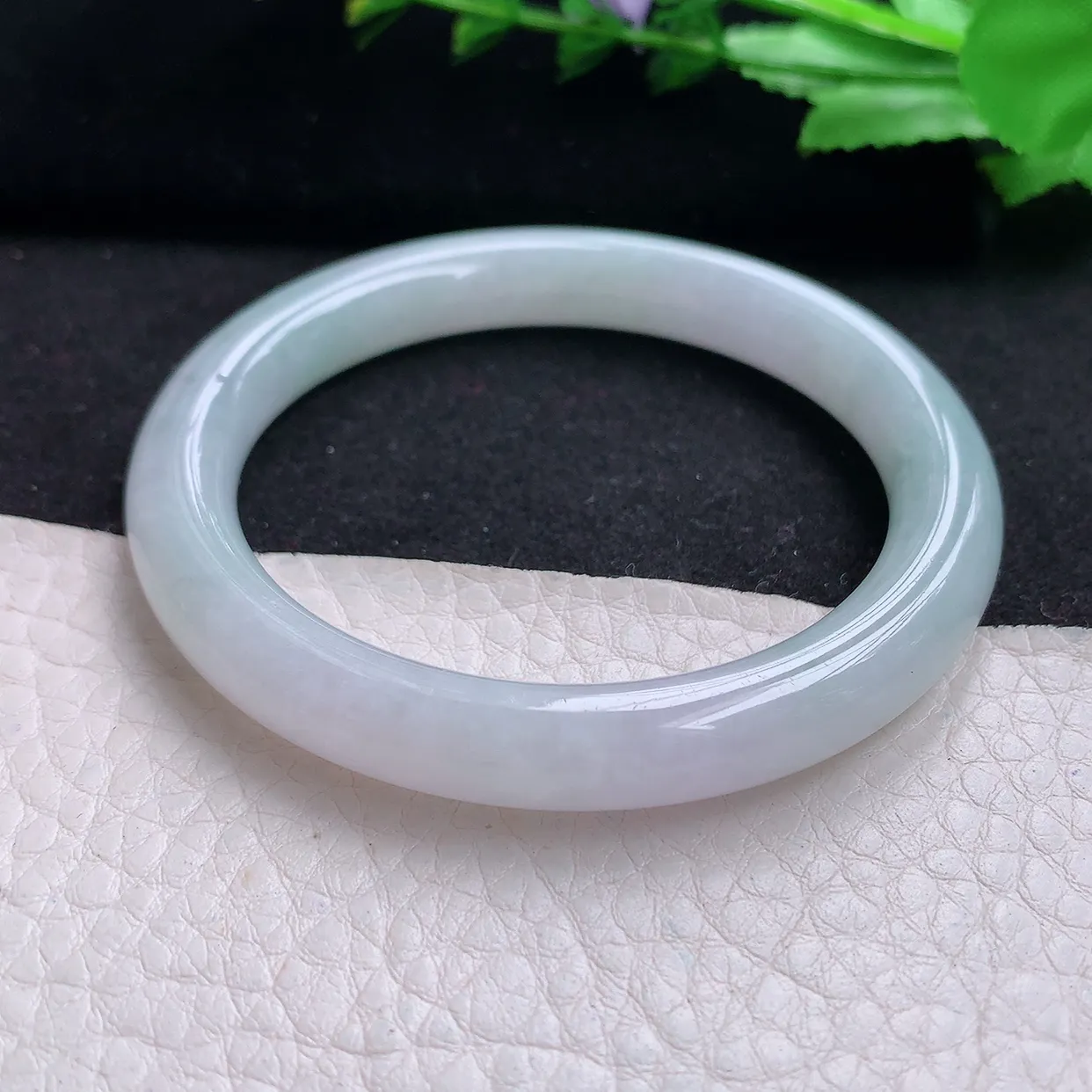 n小圈口51*8.4*8.2美人镯 天然缅甸翡翠白月光秀气圆条玉手镯 叮当镯
