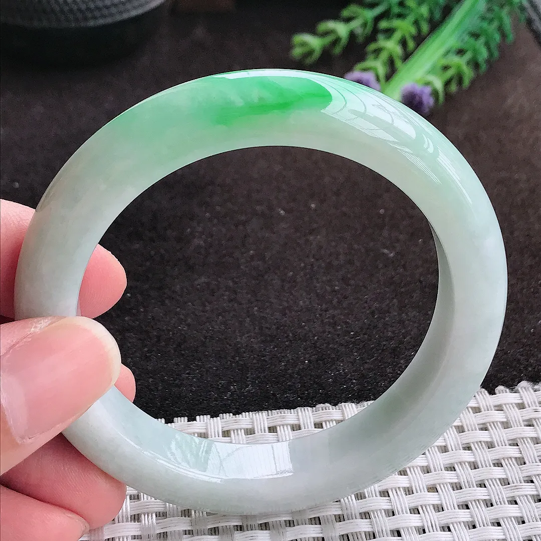 自然光55.5/11.7/9.2老坑精美温润飘阳绿手镯宽边翡翠玉镯手环