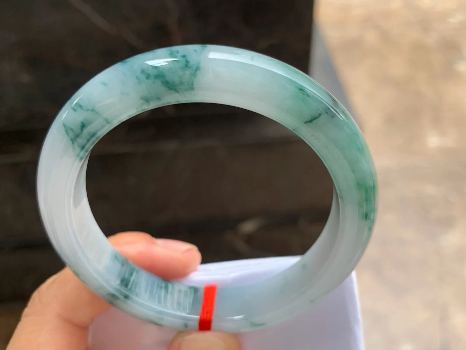 55.5-11.7-8.7mm
飘花手镯 底子细腻 花色特别