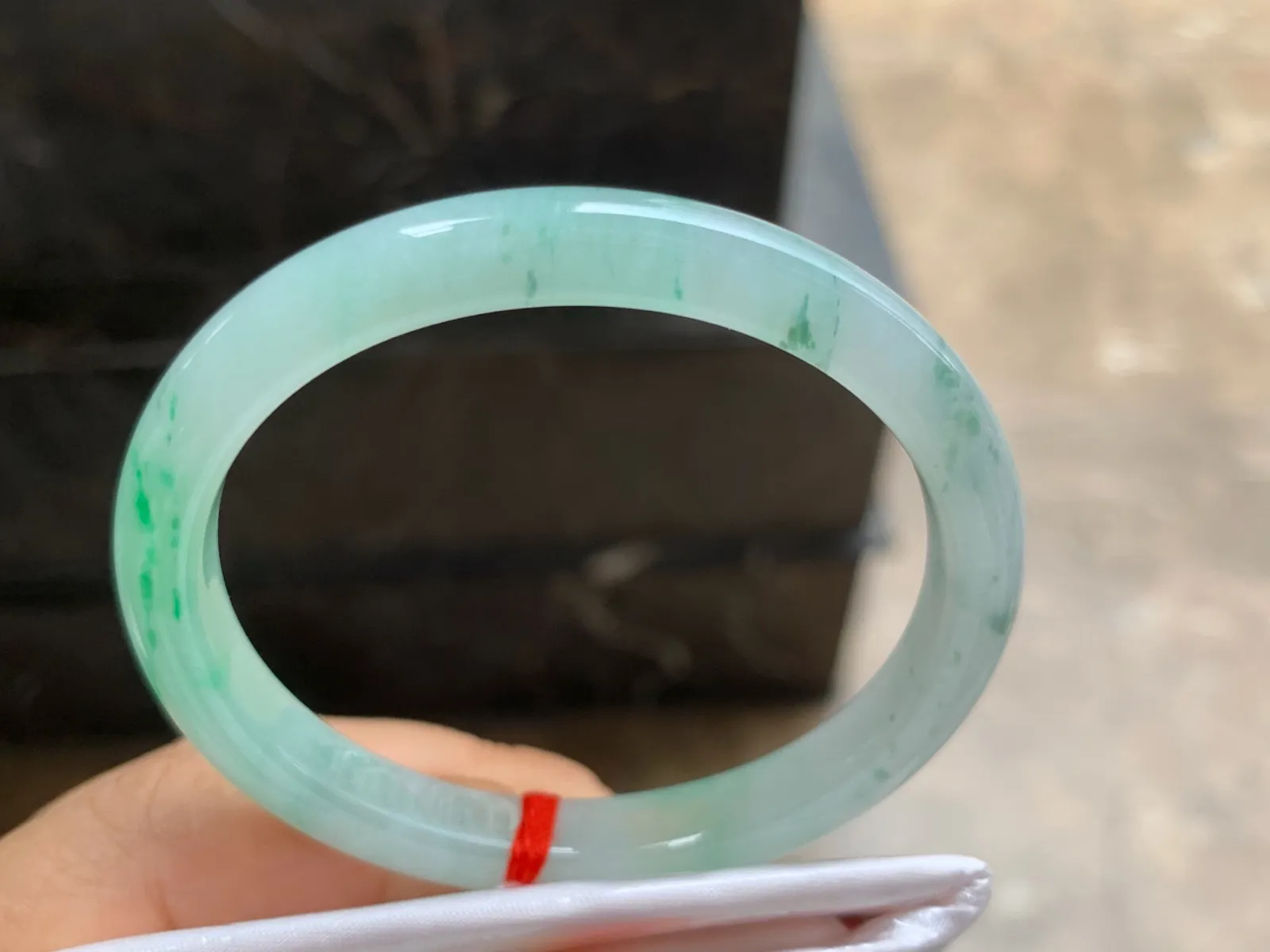 52.5-7.5-6.5mm
冰种带色贵妃手镯 底子细腻 水润 正圈50可带