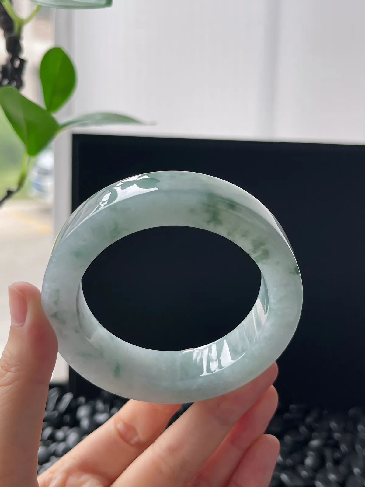 翡翠镯饼，⭕️正圈最大做57，圆条最大做53；最小做53