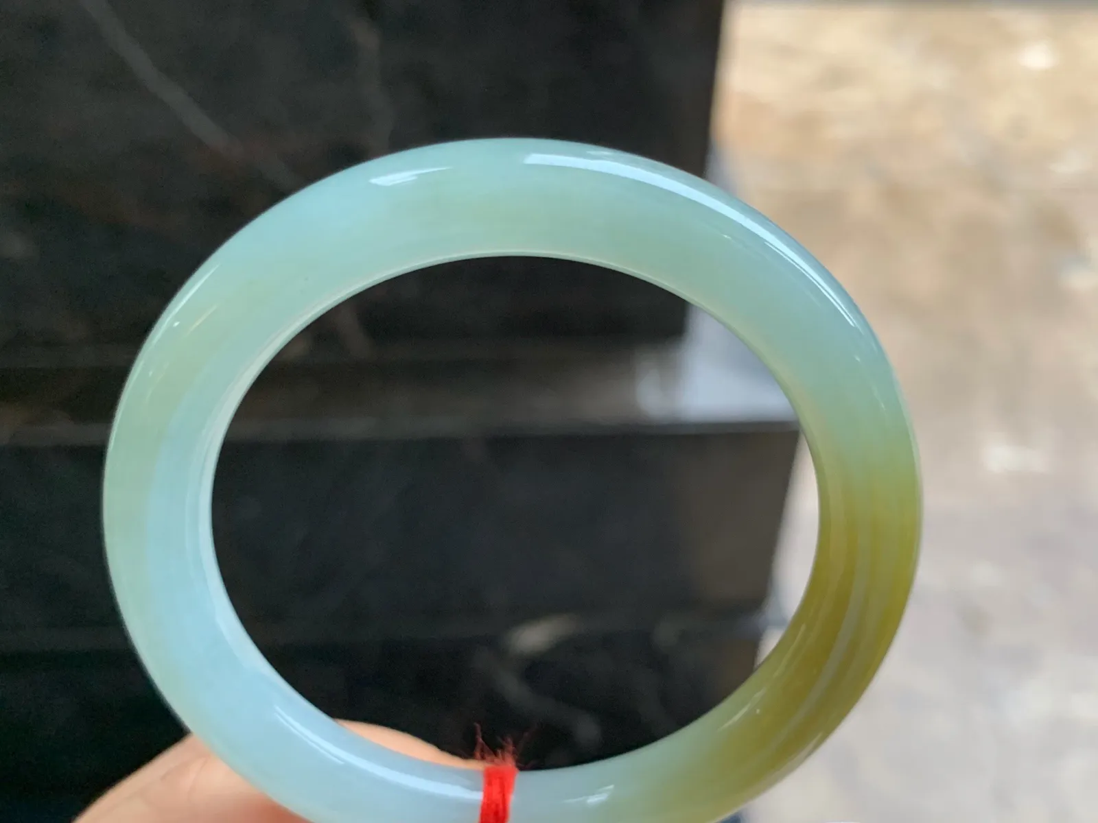 53.5-9mm
黄翡圆条手镯 底子细腻 颜色艳丽