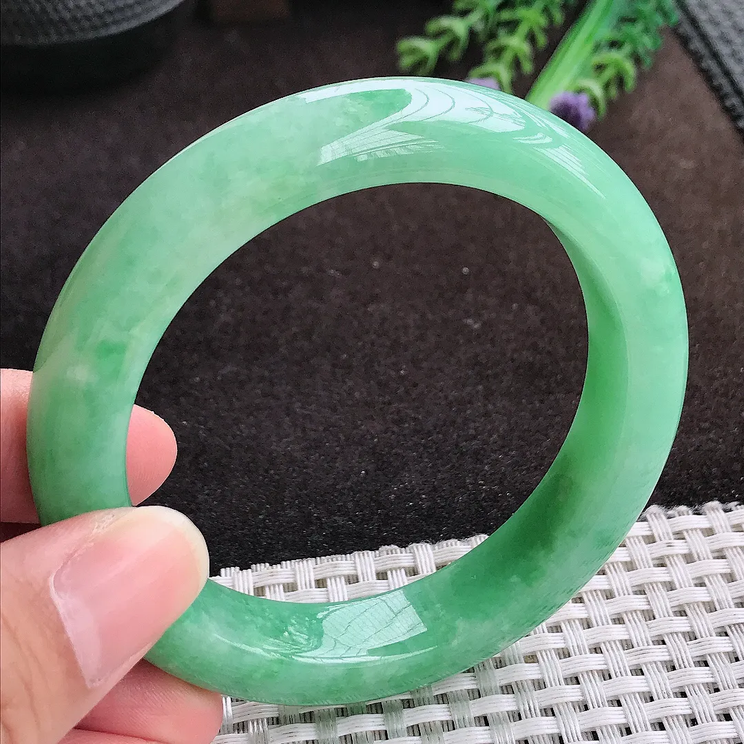 自然光57.5/12.6/9.6老坑精美温润满绿阳绿手镯宽边翡翠玉镯手环
