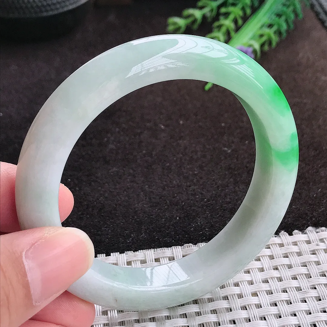 自然光55.5/11.7/9.2老坑精美温润飘阳绿手镯宽边翡翠玉镯手环